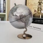 Globe Terrestre Antique en Métal et Bois pour Décor Rétro-vintage - Argent