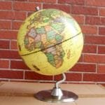 Globe Terrestre Antique en Métal et Bois pour une Décoration élégante - Rétro / Vintage