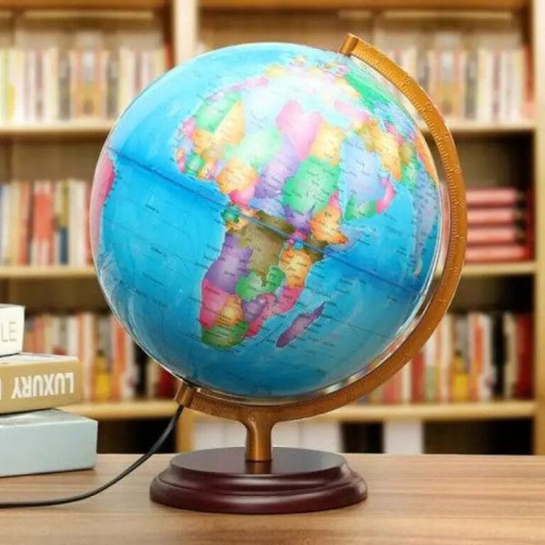 Globe Terrestre Lumineux Bois pour Déco Élégante