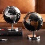 Globe Terrestre en Cristal avec Arc Doré - Objet Design élégant - Noir & Cuivre