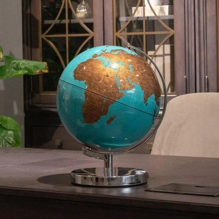 Globe Terrestre Métallique Chrome Bleu Ciel Moderne