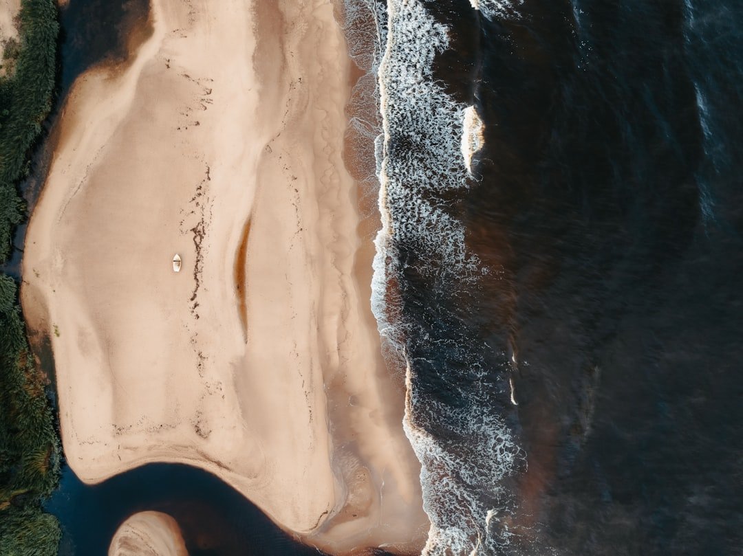 avec quel produit enlever cire durcie sur globe plastique