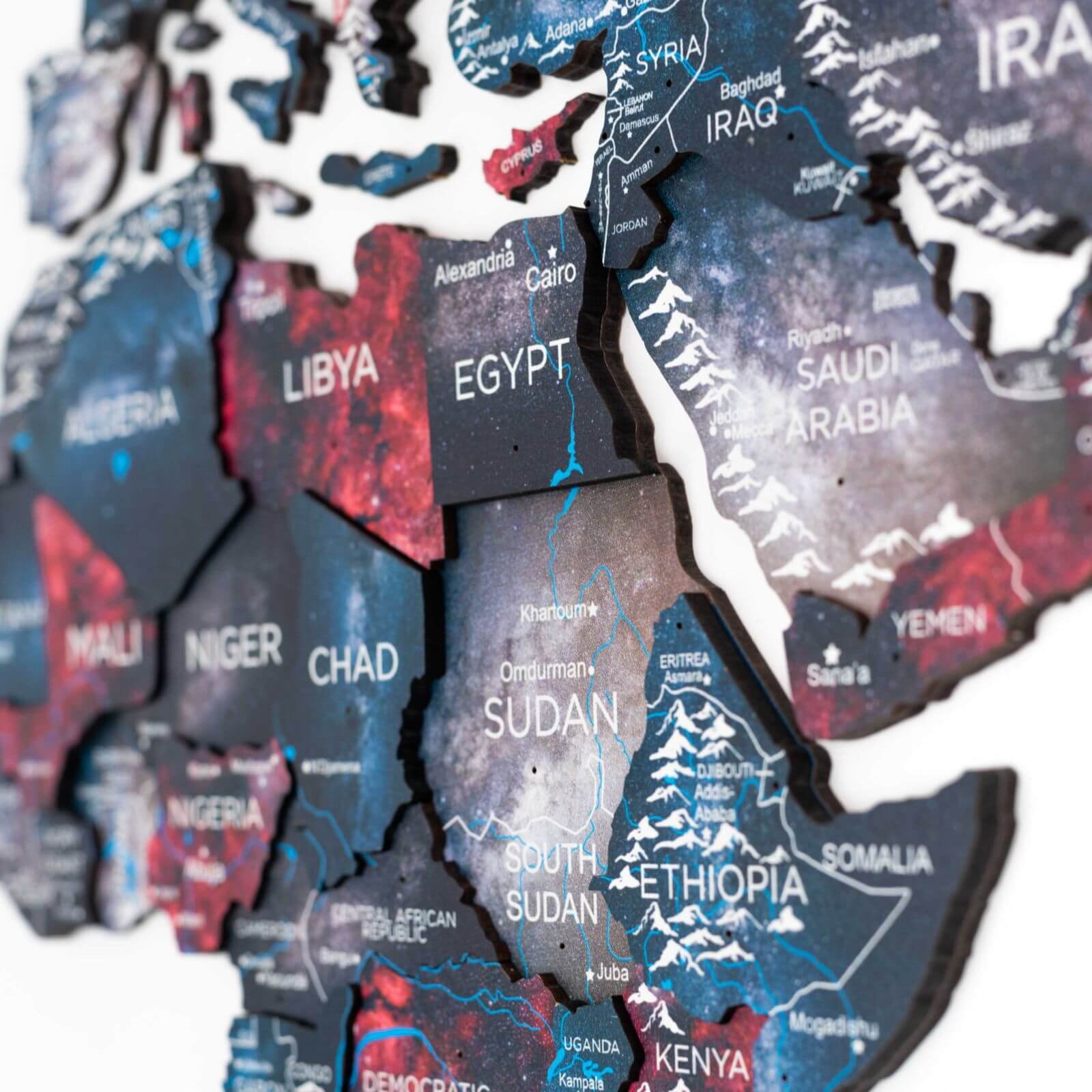 Carte du Monde Murale 3D Galaxie Violet et Rouge - vue 3