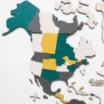 Carte du Monde 3D Bois Moutarde et Vert - vue 3