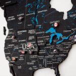 Carte du Monde 3D Noir en Bois - vue 5