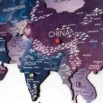 Carte du Monde 3D Relief Mauve - vue 2