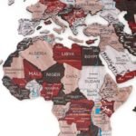 Carte du Monde Murale en Relief Rouge et Gris - vue 2