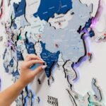 Carte du Monde LED Bleue en Bois 3D - vue 2