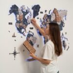 Carte du Monde en Bois avec LED Bleu Gris et Beige - vue 3