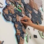 Carte du Monde en Bois avec LED Bleu Gris et Beige - vue 5