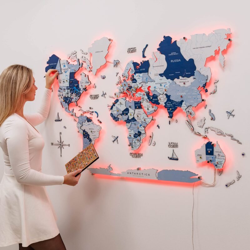 Carte du Monde Lumineuse Bleue en Bois 3D