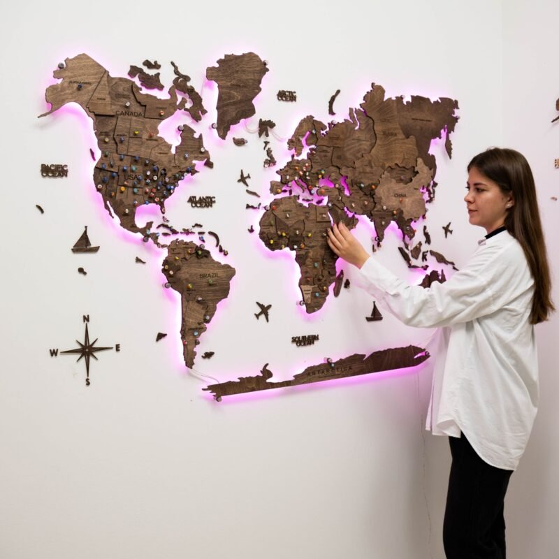 Carte du Monde Murale Originale LED Noyer Foncé