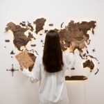 Carte du Monde Murale Originale LED Noyer Foncé - vue 4