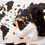Carte du Monde Murale Noire LED en Bois 3D