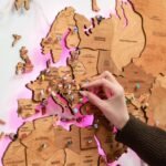 Carte du Monde Geante en Bois LED Teinte Chêne - vue 2