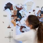 Carte du Monde Murale Grand Format LED Brun Rustique - vue 3