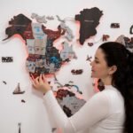 Carte du Monde Murale Design LED Rouge et Gris - vue 6