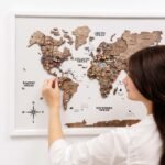 Tableau Carte du Monde en Bois Teinte Noyer en Relief - vue 5