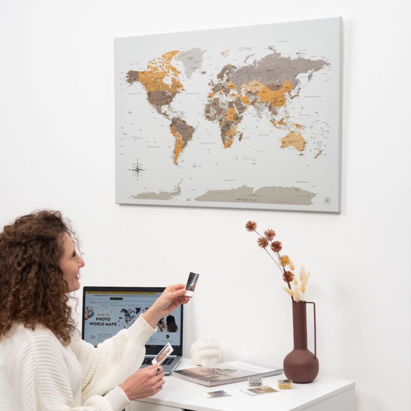 Carte du Monde à Épingler Toile Tons Sable