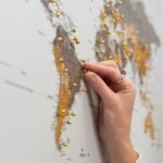 Carte du Monde à Épingler Toile Tons Sable - vue 2