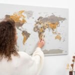 Carte du Monde à Épingler Toile Tons Sable - vue 3